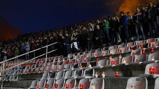 Torcida se uz svijeće, bengalke i molitvu dostojanstveno oprostila od svog kolege Žana Ojdanića na sjevernoj tribini Poljuda. Foto: Ivo Čagalj/PIXSELL Torcida se uz svijeće, bengalke i molitvu dostojanstveno oprostila od svog kolege Žana Ojdanića na sjevernoj tribini Poljuda. Foto: Ivo Čagalj/PIXSELL