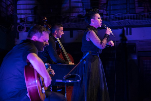 Veličanstvena Amira Medunjanin oduševila Zadrane u klubu Arsenal. Foto: Vinko Pešić Veličanstvena Amira Medunjanin oduševila Zadrane u klubu Arsenal. Foto: Vinko Pešić