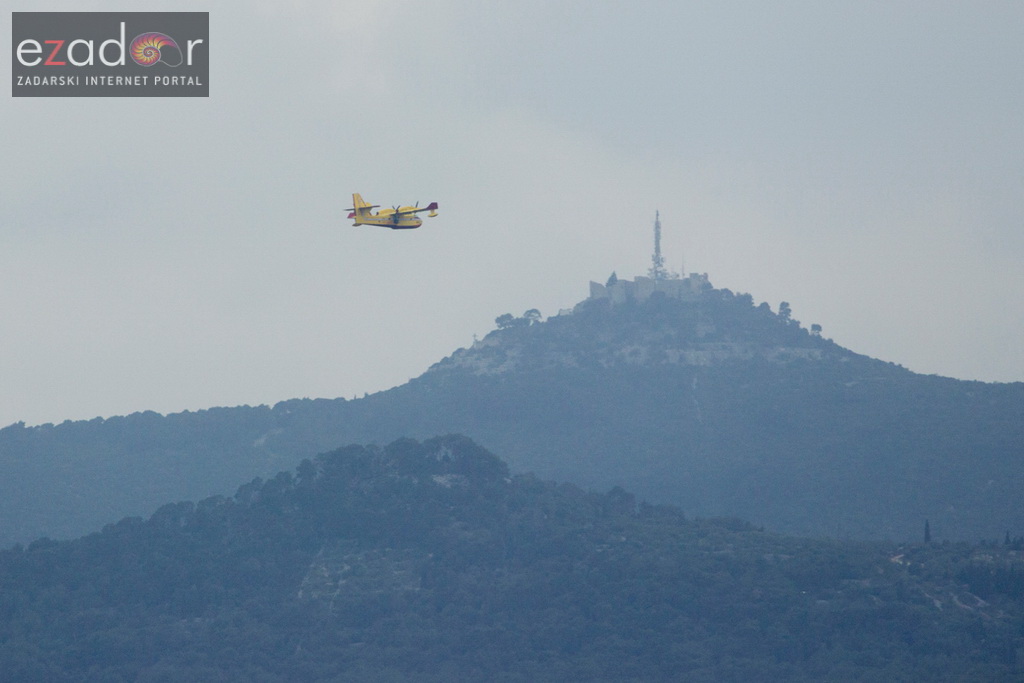 Đir po gradu 26. travnja 2017. Kanader u zraku Đir po gradu 26. travnja 2017. Kanader u zraku