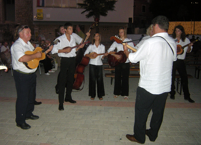 4. Večer folklora pod zvizdama 4. Večer folklora pod zvizdama