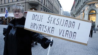 Zagreb, 040311.
Peti po redu, protuvladin prosvjed tzv. facebook grupe zapocinje veceras na Cvjetnom trgu.
Na fotografiji: transparenti.
Foto: Davor Pongracic / CROPIX Zagreb, 040311.
Peti po redu, protuvladin prosvjed tzv. facebook grupe zapocinje veceras na Cvjetnom trgu.
Na fotografiji: transparenti.
Foto: Davor Pongracic / CROPIX