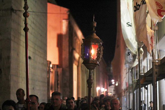Procesija Velikog petka, 6. travnja 2012. (foto:Saša Čuka) Procesija Velikog petka, 6. travnja 2012. (foto:Saša Čuka)