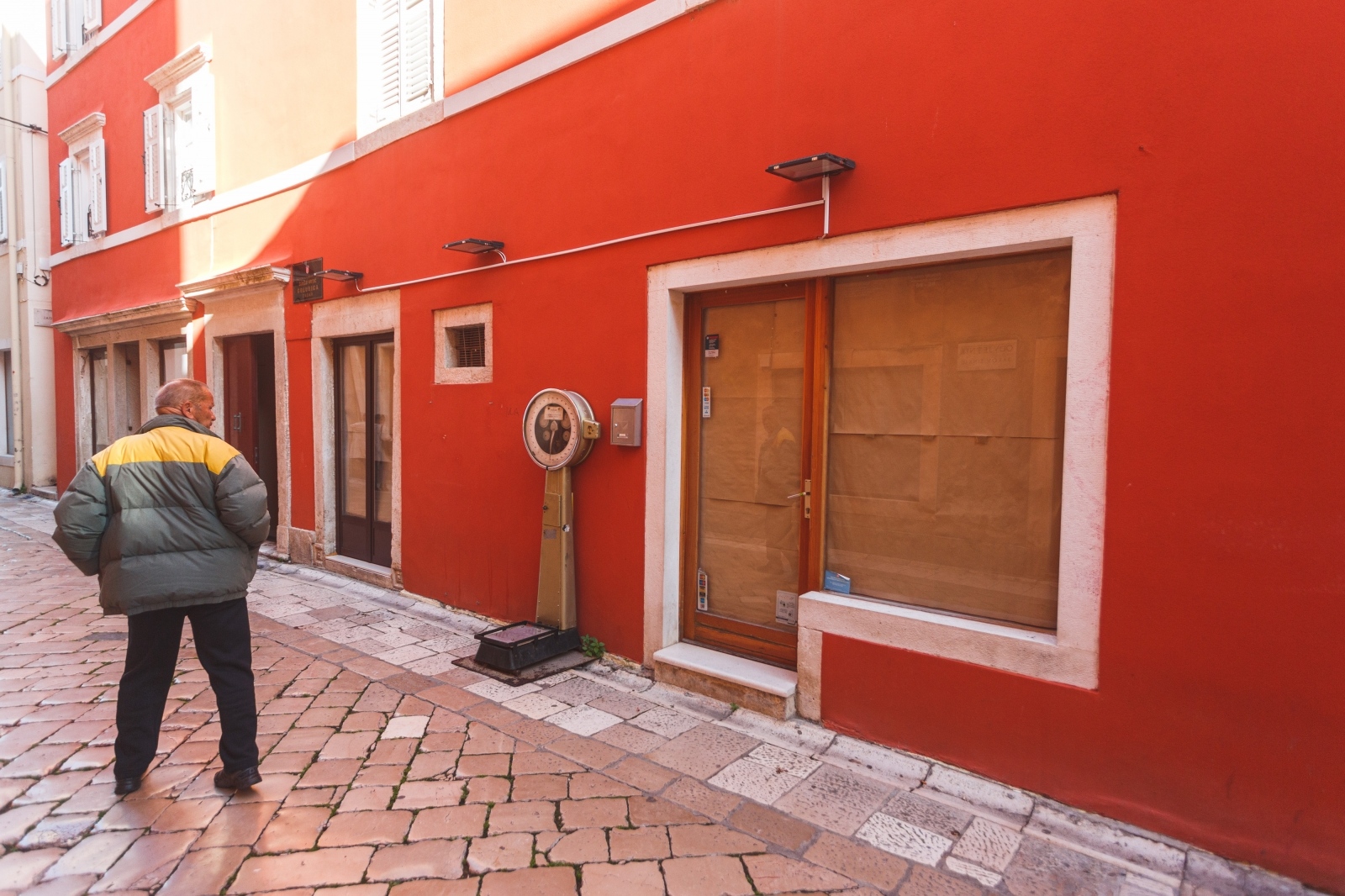 Zatvorene butige i poluprazan zadarski Poluotok Zatvorene butige i poluprazan zadarski Poluotok