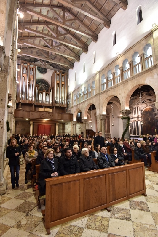 Svečana misa polnoćka u katedrali svete Stošije. Foto: Dino Stanin/PIXSELL Svečana misa polnoćka u katedrali svete Stošije. Foto: Dino Stanin/PIXSELL