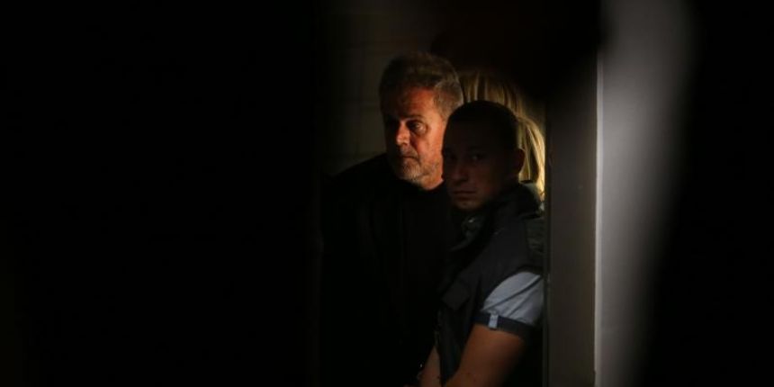 19.10.2014., Zagreb – Pripadnici PNUSKOK-a vratio je Milana Bandica u njegov stan u Buzanovoj ulici. Milan Bandic uhicen je danas popodne zajedno sa predsjednikom Uprave Zagrebackog holdinga Slobodanom Ljubicicem i predsjednikom uprave CIOS-a Petrom Pripu