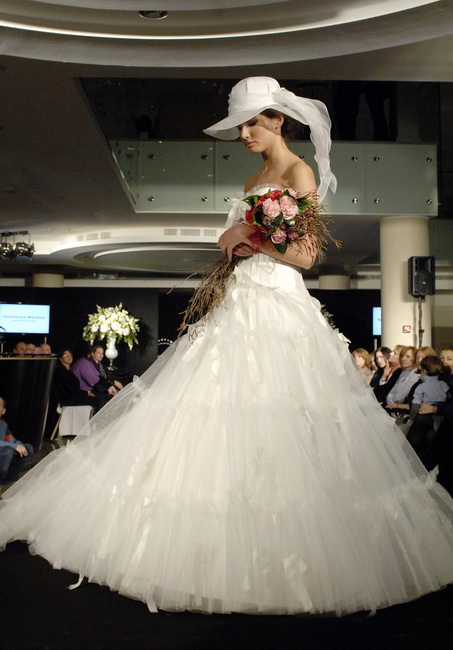Split, 190210.
U hotelu Le Meridien Lav odrzava se Sajam vjencanja gdje je uprilicena modna revija izlagaca. 
Na slici : vjencanica Nikolina.
Foto : Jadran Babic / CROPIX