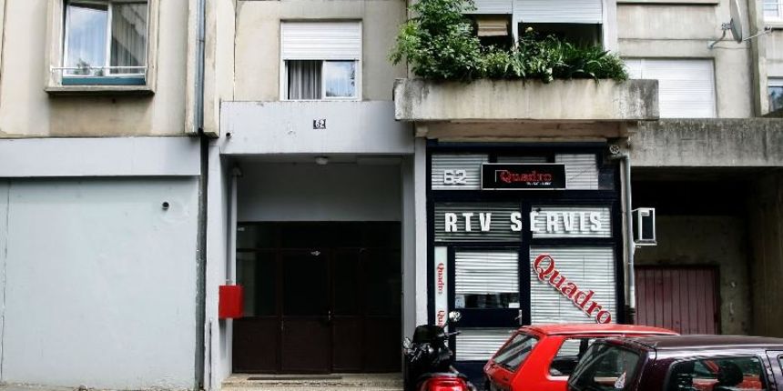Rađenović – ulaz u zgradu (Foto: 24sata.hr) Rađenović – ulaz u zgradu (Foto: 24sata.hr)