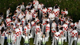 London, 270712.
Olimpijski stadion.
Svecano otvaranje Olimpijskih Igra u Londonu.
Na fotografiji: hrvatski sportasi u defileu, rukometni golman Venio Losert nosi zastavu.
Foto: Drago Sopta / CROPIX