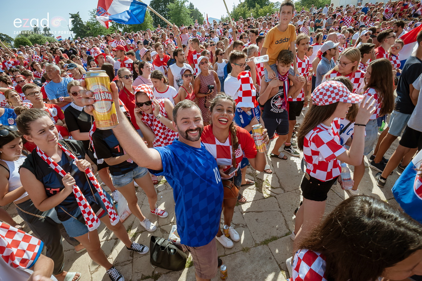 Navijačko ludilo u Zadru za vrijeme i nakon finala Svjetskog prvenstva Navijačko ludilo u Zadru za vrijeme i nakon finala Svjetskog prvenstva