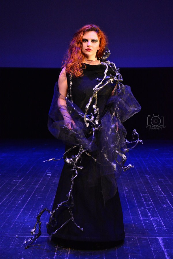 Dragon teatar- “POE – Nikad više”, foto: Iva Perinčić Dragon teatar- “POE – Nikad više”, foto: Iva Perinčić