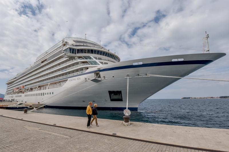 Kruzer Viking Sea na Veliku subotu u Zadar uplovio s oko tisuću turista. Foto: Dino Stanin/PIXSELL Kruzer Viking Sea na Veliku subotu u Zadar uplovio s oko tisuću turista. Foto: Dino Stanin/PIXSELL