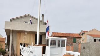 U betinskom brodogradilištu Ante Fržopa svečano je porinut novoizgrađeni tradicionalni murterski brod – leut pod imenom Orlić. Foto: Hrvoje JelavićIPIXSELL