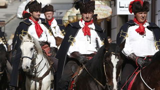 Zagreb, 181012.
Radiceva ulica.
Danas je, uzim centrom grada, marsirala pocasna satnija Kravat – pukovnije, i to povodom svjetskog dana kravate.
Foto: Damjan Tadic / CROPIX