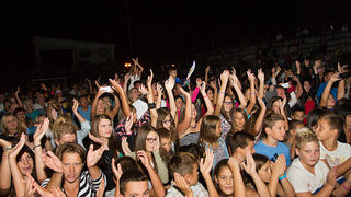 Mještani Bibinja sinoć su uživali u vrhunskom koncertu grupe Colonija na sportskom centru Crljenica Mještani Bibinja sinoć su uživali u vrhunskom koncertu grupe Colonija na sportskom centru Crljenica