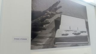 Izložba Jerolima Vulića: Zadrani ulovljeni u zanosu čitanja Izložba Jerolima Vulića: Zadrani ulovljeni u zanosu čitanja