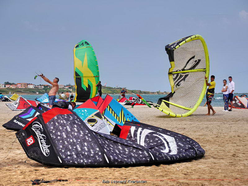 Kite surferi guštaju u Ninu