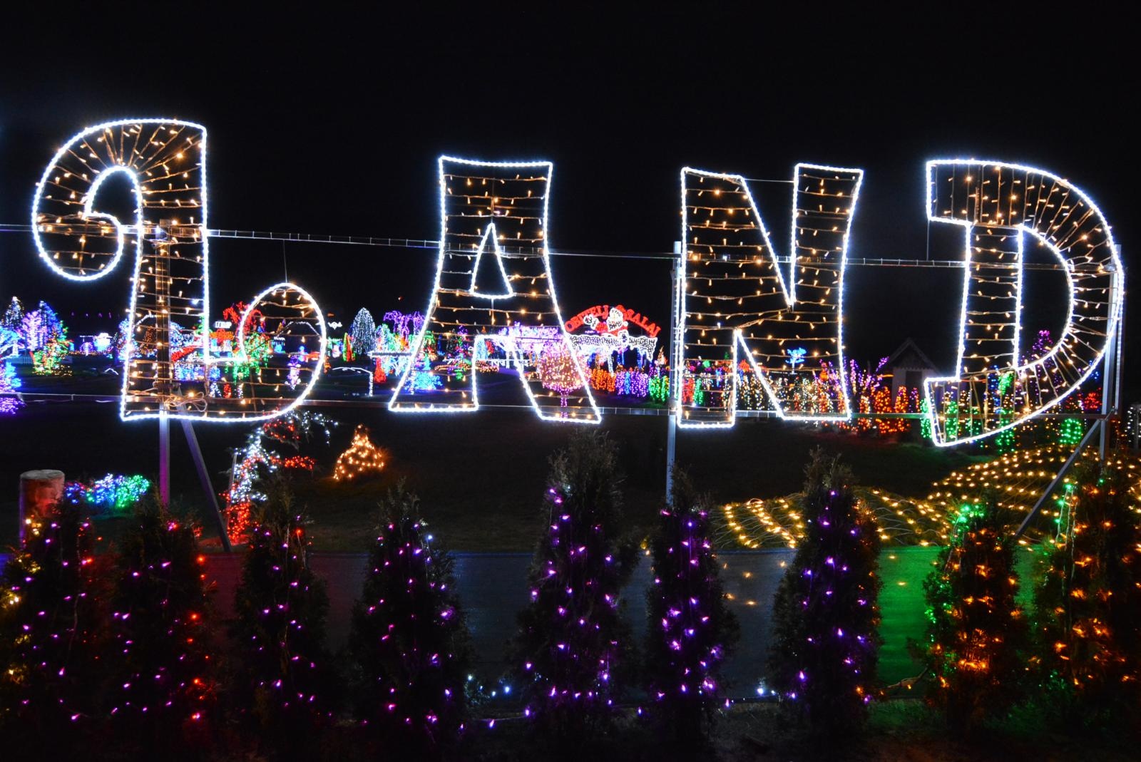 Uz 2,5 milijuna lampica zasjala ovogodišnja božićna bajka u Salajlandu Uz 2,5 milijuna lampica zasjala ovogodišnja božićna bajka u Salajlandu