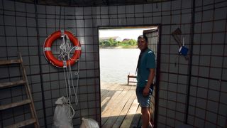 Uskoci: Dok plovimo na splavi, boravimo u loncima – otac i tri sina vlasnici zanimljivog plovila Uskoci: Dok plovimo na splavi, boravimo u loncima – otac i tri sina vlasnici zanimljivog plovila