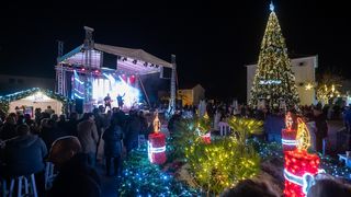 Vatromet, tisuće konfeta, šampanjac, prskalice i koncert Ivana Zaka i Tempo Banda