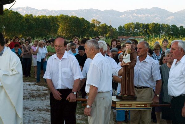 Privlaka: Procesija i Sveta misa, 13. lipnja 2009. Privlaka: Procesija i Sveta misa, 13. lipnja 2009.