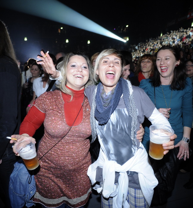 Split, 180311.
Spaladium Arena.
Koncert Bajaga u splitskoj Spaladium Areni ispunio je ocekivanja i dvorana je bila gotovo puna.
Foto: Paun Paunovic / CROPIX Split, 180311.
Spaladium Arena.
Koncert Bajaga u splitskoj Spaladium Areni ispunio je ocekivanja i dvorana je bila gotovo puna.
Foto: Paun Paunovic / CROPIX