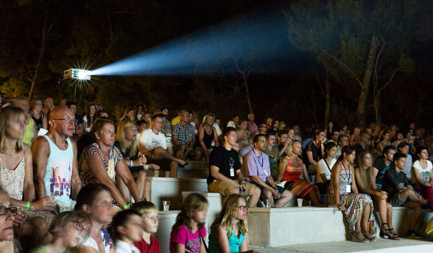 Gotovo 500 posjetitelja na drugom danu prvog Brač Film Festivala