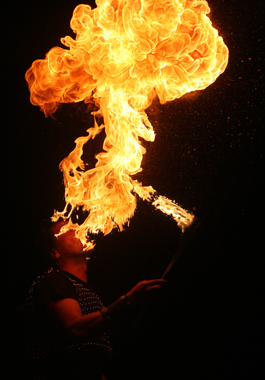 Slavonski Brod, 090509.
I druge veceri na Mega bikers susretima okupilo se oko 20 000 posjetitelja na plazi Poloj uz Savu. Zvjezde veceri bili su kultni britanski band Uriah Heep. Osim njih na susretima nastupili su Van Gogh, Opca opasnost, Hard time, tri Slavonski Brod, 090509.
I druge veceri na Mega bikers susretima okupilo se oko 20 000 posjetitelja na plazi Poloj uz Savu. Zvjezde veceri bili su kultni britanski band Uriah Heep. Osim njih na susretima nastupili su Van Gogh, Opca opasnost, Hard time, tri