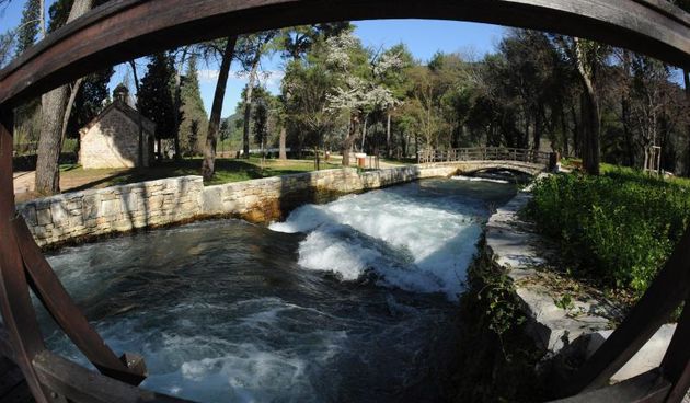 Obilaskom Nacionalnog parka Krka posjetitelji su obilježili 13. ožujka – Međunarodni dan rijeka.  Photo: Hrvoje Jelavić/PIXSELL