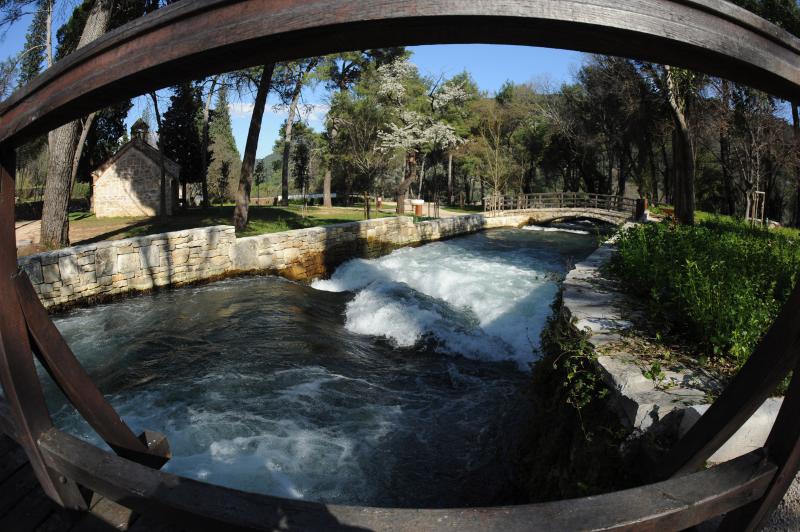 Obilaskom Nacionalnog parka Krka posjetitelji su obilježili 13. ožujka – Međunarodni dan rijeka. Photo: Hrvoje Jelavić/PIXSELL Obilaskom Nacionalnog parka Krka posjetitelji su obilježili 13. ožujka – Međunarodni dan rijeka. Photo: Hrvoje Jelavić/PIXSELL