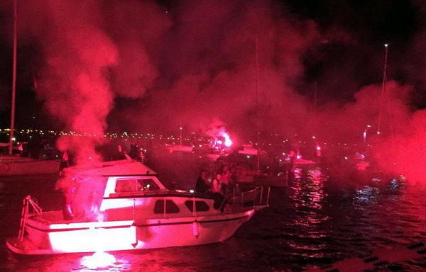 Doček zlatnih zadarskih olimpijaca Šime Fantele i Igora Marenića: Bakljada na brodovima od Vitrenjaka do Morskih orgulja. Foto: Tija Malik Doček zlatnih zadarskih olimpijaca Šime Fantele i Igora Marenića: Bakljada na brodovima od Vitrenjaka do Morskih orgulja. Foto: Tija Malik