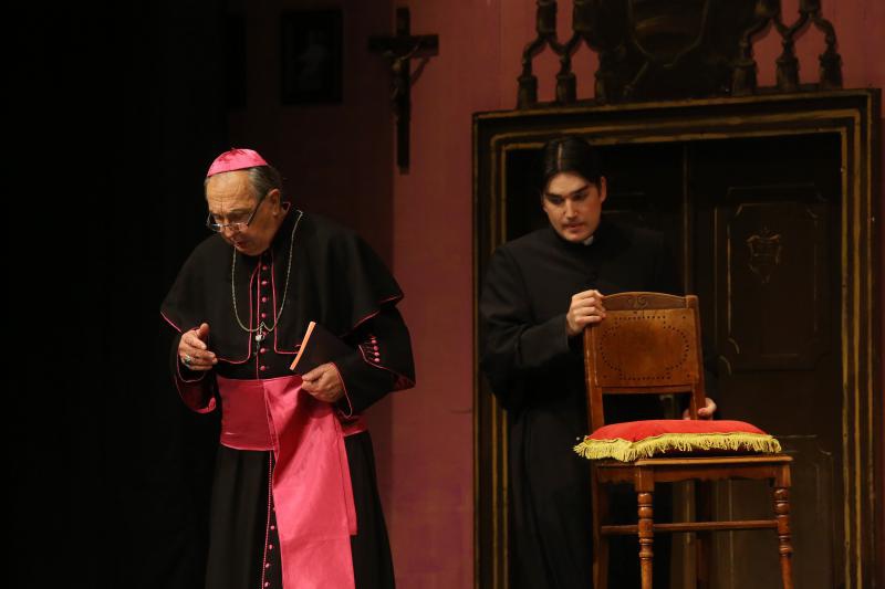 14.01.2014., Zadar – U zadarskoj kazalisnoj kuci gradjani su imali prilike pogledati predstavu “Glorija” Ranka Marinkovica u izvedbi sibenskog HNK. Photo: Filip Brala/PIXSELL 14.01.2014., Zadar – U zadarskoj kazalisnoj kuci gradjani su imali prilike pogledati predstavu “Glorija” Ranka Marinkovica u izvedbi sibenskog HNK. Photo: Filip Brala/PIXSELL