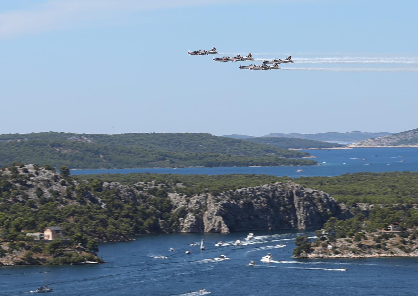 Krila Oluje slave 18. rođendan preletom preko 18 gradova na obali Krila Oluje slave 18. rođendan preletom preko 18 gradova na obali