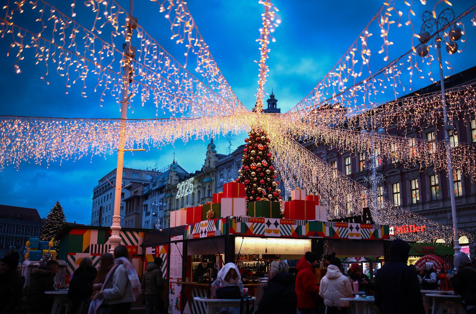 Zagrebački Advent na Trgu bana Jelačića