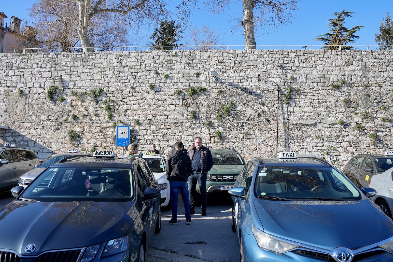 Taksisti prosvjeduju u Zadru
