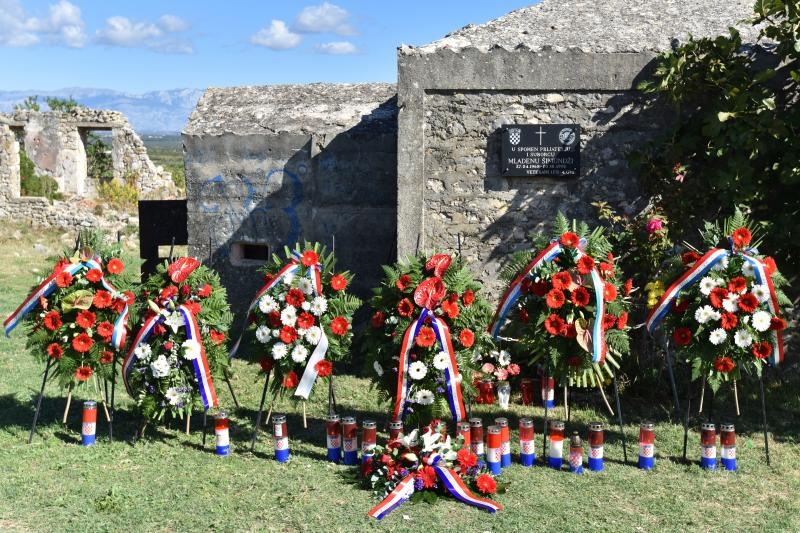 Zadar danas obiljezava 25. obljetnicu obrane Grada. 6. listopada 1991. otporom hrvatskih branitelja sprijecen je prodor srpskih snaga u grad. Kod spomen obiljezja na Dracevcu odrzan je svecani skup. Photo: Dino Stanin/PIXSELL