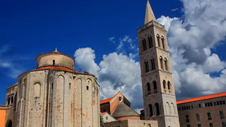 Skitnja gradom by Roberto Lerga