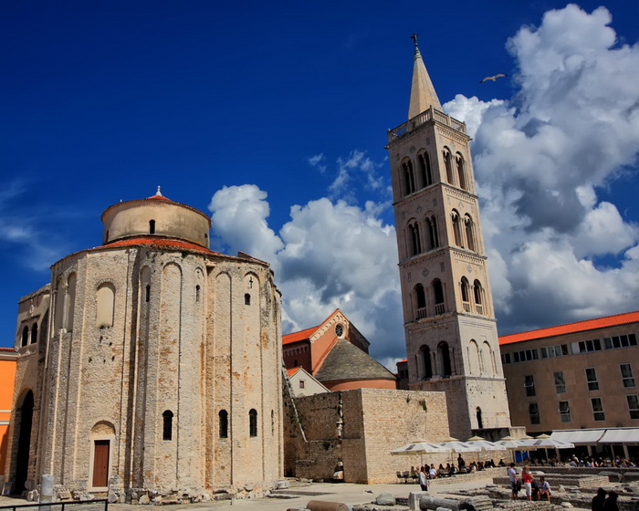 Skitnja gradom by Roberto Lerga