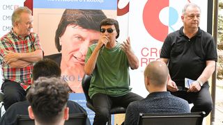 U Croatia Records-u odrzana je promocija novog albuma pjevaca Duska Lokina. U Croatia Records-u odrzana je promocija novog albuma pjevaca Duska Lokina.