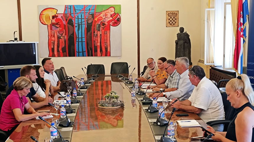 Župan Longin primio prosvjednike: Rijeka Una mora ostati zaštićena Župan Longin primio prosvjednike: Rijeka Una mora ostati zaštićena