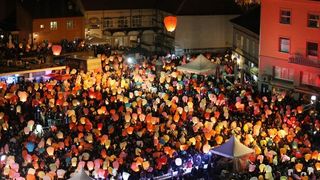 Na tržnici Dolac održan je peti performans Kapulica & Lampioni.  Foto: PIXSELL