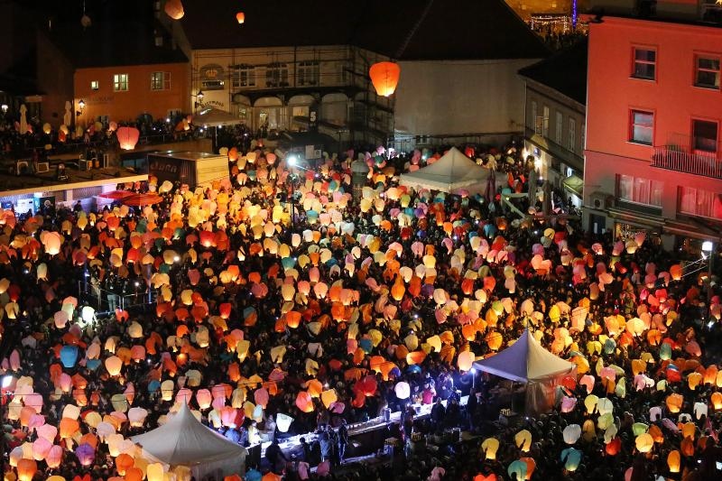 Na tržnici Dolac održan je peti performans Kapulica & Lampioni.  Foto: PIXSELL