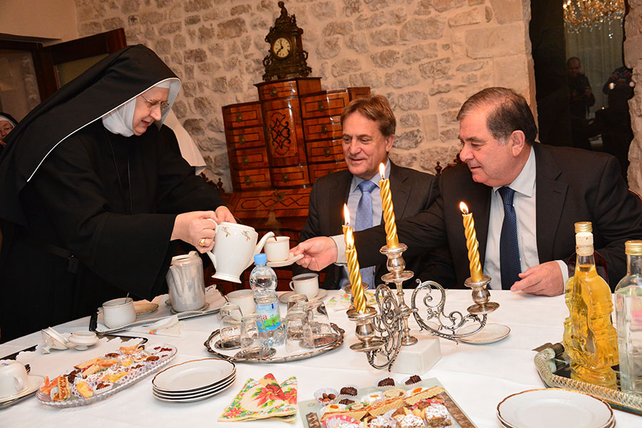 Gradonačelnik Kalmeta posjetio benediktinke; foto Iva Perinčić Gradonačelnik Kalmeta posjetio benediktinke; foto Iva Perinčić