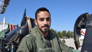 Prvi samostalni letovi omanskih pilota Prvi samostalni letovi omanskih pilota