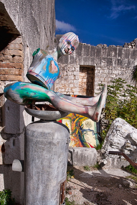 Vrana: Maskovica han, Foto: Leo Banic Vrana: Maskovica han, Foto: Leo Banic