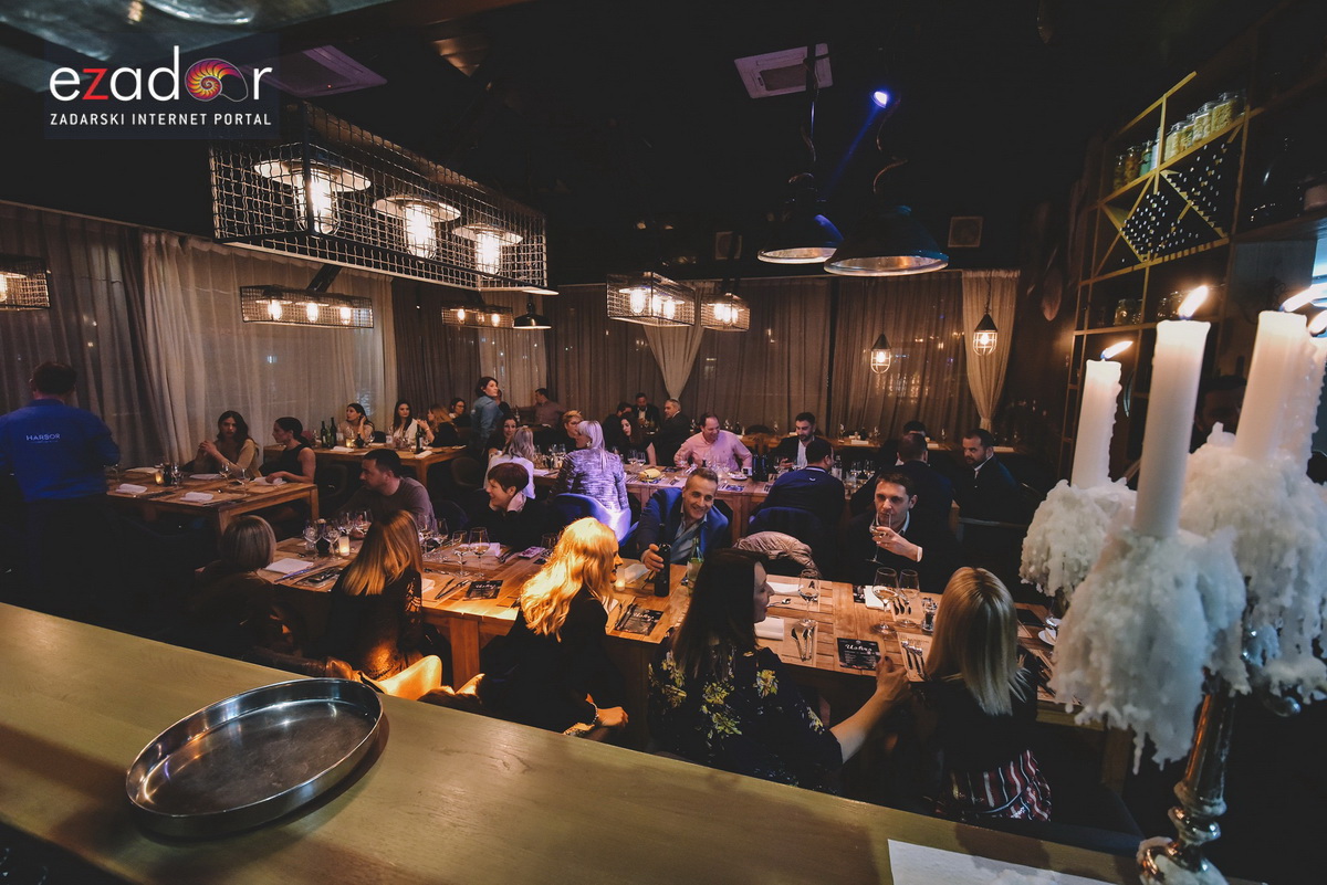 Uskrs u Harbor Cookhouse & Clubu uz klapu Iskon Uskrs u Harbor Cookhouse & Clubu uz klapu Iskon