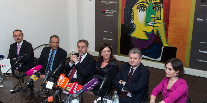 Zagreb, 190213.
Klovicevi dvori, Jezuitski trg 4.
Press konferencija povodom zagrebacke izlozbe remek djela pariskog muzeja Picasso koja ce biti otvorena od 23. 03. do 07.03. 2013.
Na fotgrafiji: Kresimir Starcevic, Andre Zagreb, 190213.
Klovicevi dvori, Jezuitski trg 4.
Press konferencija povodom zagrebacke izlozbe remek djela pariskog muzeja Picasso koja ce biti otvorena od 23. 03. do 07.03. 2013.
Na fotgrafiji: Kresimir Starcevic, Andre