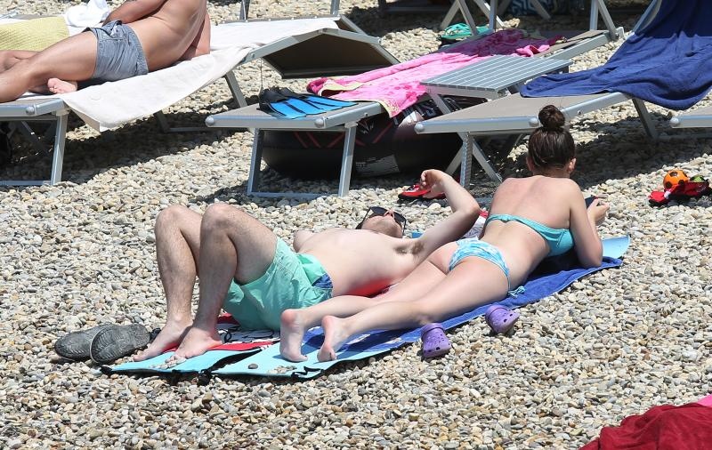 Uživanje u ljetu na vodičkim plažama. Photo: Duško Jaramaz/PIXSELL Uživanje u ljetu na vodičkim plažama. Photo: Duško Jaramaz/PIXSELL