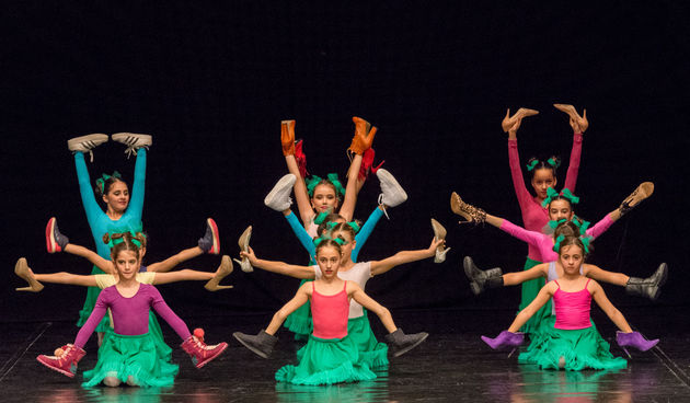 Božićna čestitka plesnog odjela Glazbene škole Blagoje Bersa