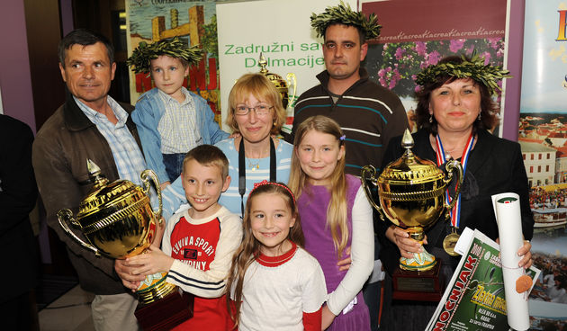 Na ovogodisnjoj manifestaciji Nocnjak 2010, medjunarodnoj manifestaciji uljara i sirara, nagradu za sampionsko ulje dobila je obitelj Kardum iz Zadra, sampionsku pakovinu tvrtka Agro Laguna iz Poreca i za sampionsku kvalitetu pakovine Tvrtka Olea Rabac. N