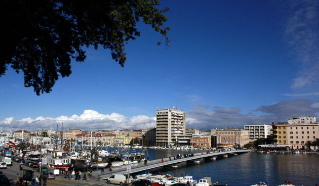 Liburnska obala i pjesacki most u Zadru, Foto: Mladen Malik